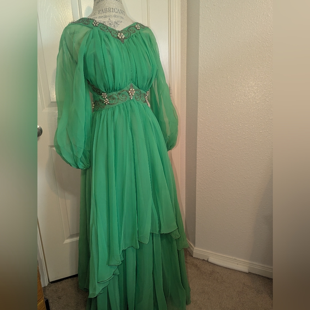 Elegant Green Chiffon Dress Size 6